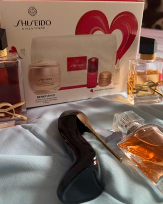 Profumi orginali e kit di Shiseido nuovo