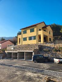 Nuovo trilocale con giardino e box auto