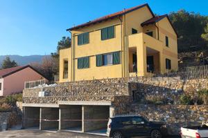 Nuovo trilocale con giardino e box auto