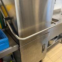 Lavastoviglie professionale