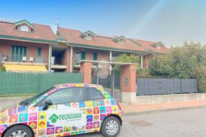 VILLA A SCHIERA D'ANGOLO A SAN MAURIZIO CANAVESE