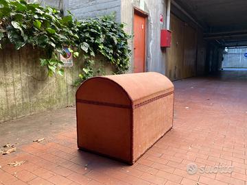 Baule anni '60 rivestito in velluto