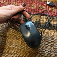 Mouse Logitech con cavo USB