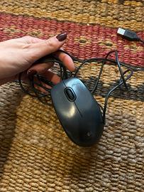 Mouse Logitech con cavo USB