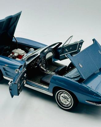 Autoart Chevrolet Corvette Convertible 1963 1/18