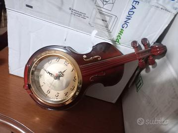 orologio a forma di violino 