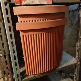 Coppia VASI IONIO  AD ANGOLO PLASTICA con sottovas