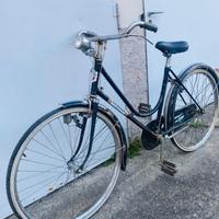 2 biciclette con i freni a bacchetta funzionanti