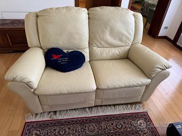 Divani  beige eletteici per salotto