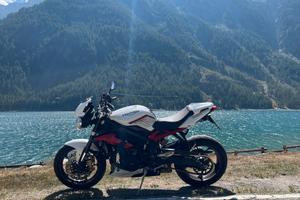 Triumph 675r