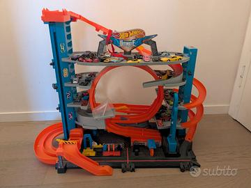 Hot Wheels Ultimate Garage Squalo