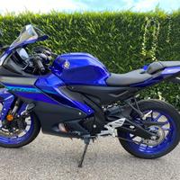 Moto Yamaha YZF R125 Blu