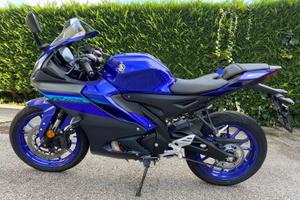 Moto Yamaha YZF R125 Blu
