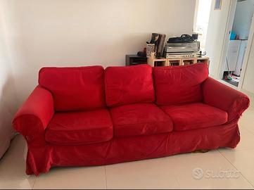 Divano 3 posti in tessuto rosso – design classico