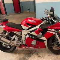 Yamaha R6 del 2001 600cc