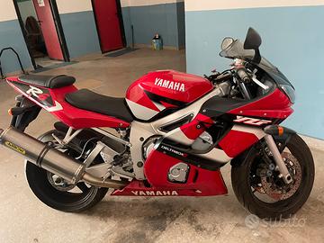 Yamaha R6 del 2001 600cc