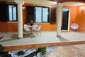 Splendida Porzione di Villa con Giardino