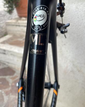 Giant advace tcr in carbonio M-L