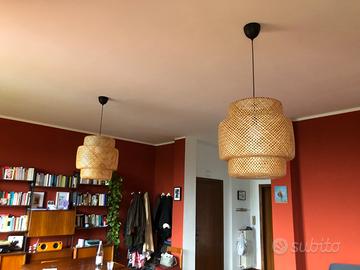 Coppia di lampadari in rattan