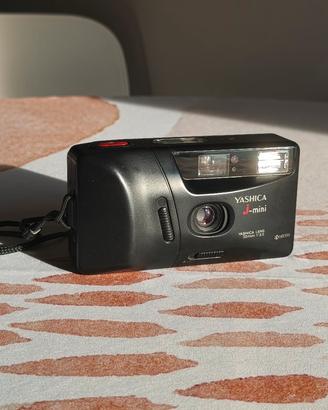 Yashica J-Mini 35mm (Obiettivo fissa 32mm f/3.5) 