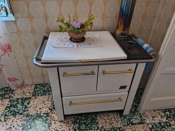 Stufa a legna con forno
