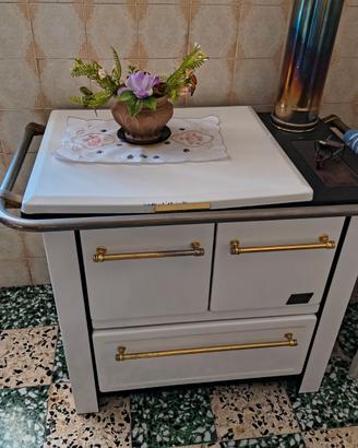 Stufa a legna con forno