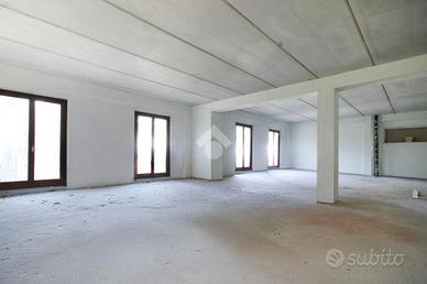 MAGAZZINO A PORTO SAN GIORGIO