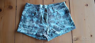 Pantaloncini a fiori