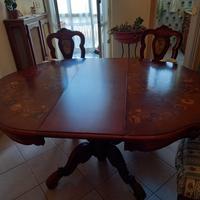 Tavolo rotondo intarsiato noce