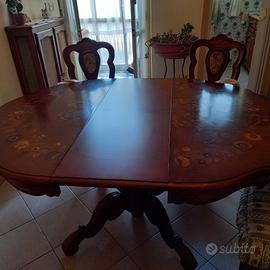 Tavolo rotondo intarsiato noce