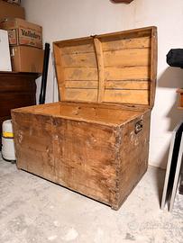 Grande Baule in legno da restaurare