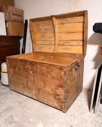 Grande Baule in legno da restaurare