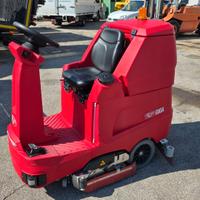 Lava pavimenti professionale uomo a bordo RCM Giga