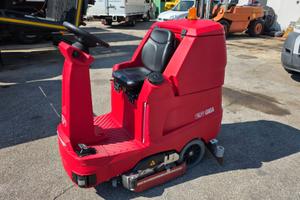 Lava pavimenti professionale uomo a bordo RCM Giga