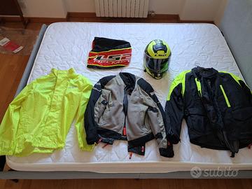 Abbigliamento e casco moto