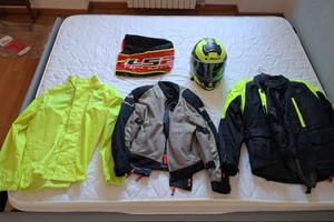 Abbigliamento e casco moto