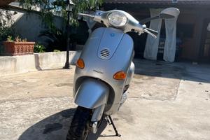 Vespa ET2