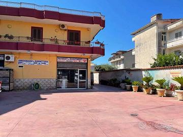 Immobile di 460 m² con più di 5 locali a Mondragon