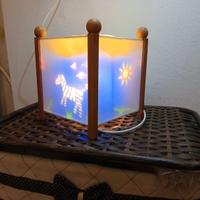 lampada con disegni illuminati