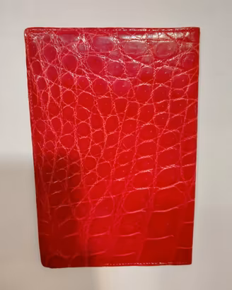 Portafoglio in coccodrillo rosso