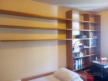 Mobile in legno con vani 