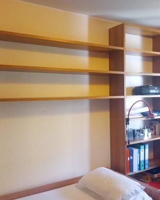 Mobile in legno con vani 