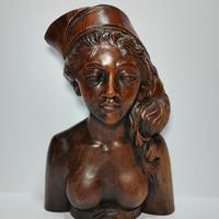 STATUA DI DONNA INDONESIANA