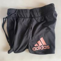 Pantalonci corti Adidas colore nero (logo rosa)