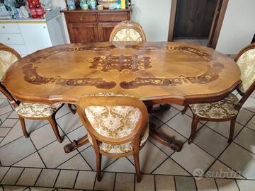 Tavolo legno intarsiato con sedie