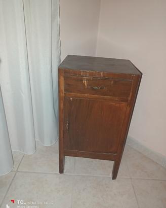 mobiletto artigianale datato