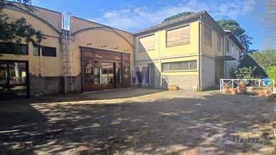 Immobile di 1210 m² con più di 5 locali a Firenze