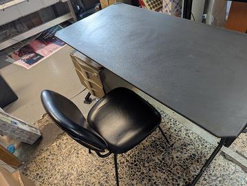 scrivania con sedia Olivetti BBPR 