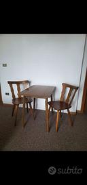 tavolino con due sedie