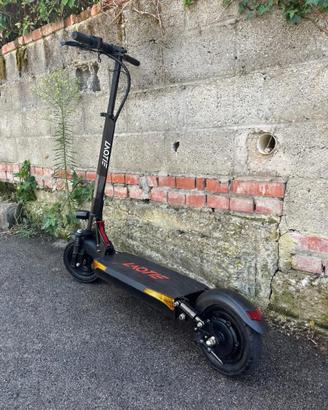 monopattino elettrico laotie l6